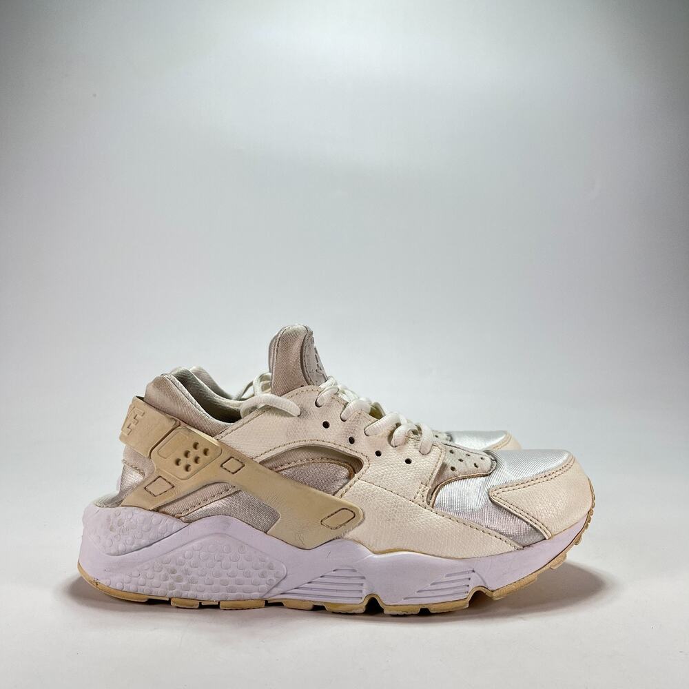 Nike Air Huarache Run Triple White Low Top Sneakers 634835-108 Women's Size 7.5